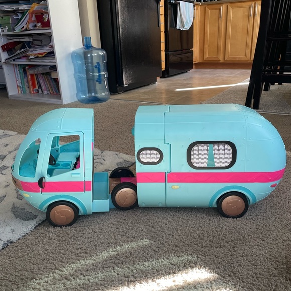 L.O.L. Surprise! Toys Lol Surprise Glamper Big And Has Dolls